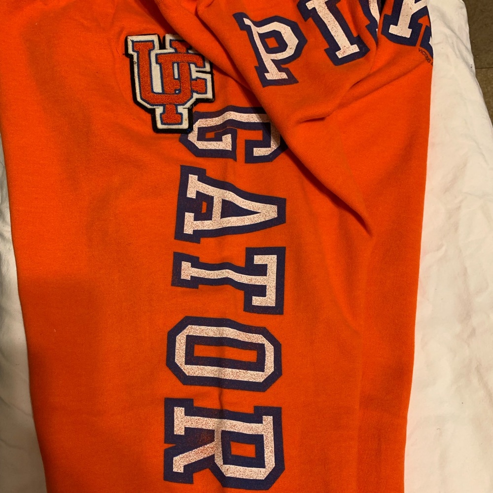 🧡Victoria’s Secret Pink UF Gators sweat capris